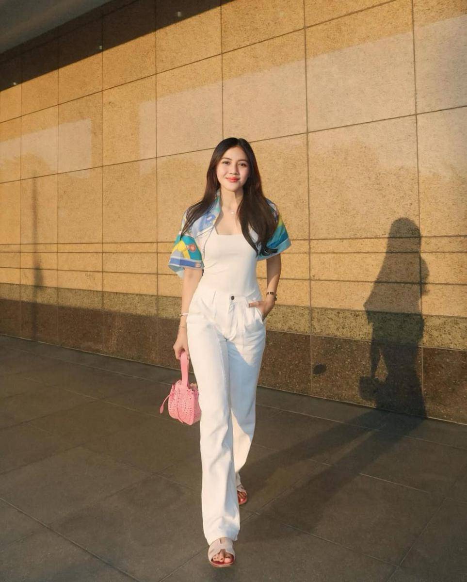 ide outfit liburan ala Shasa Zhania (instagram.com/shazhaniaa)