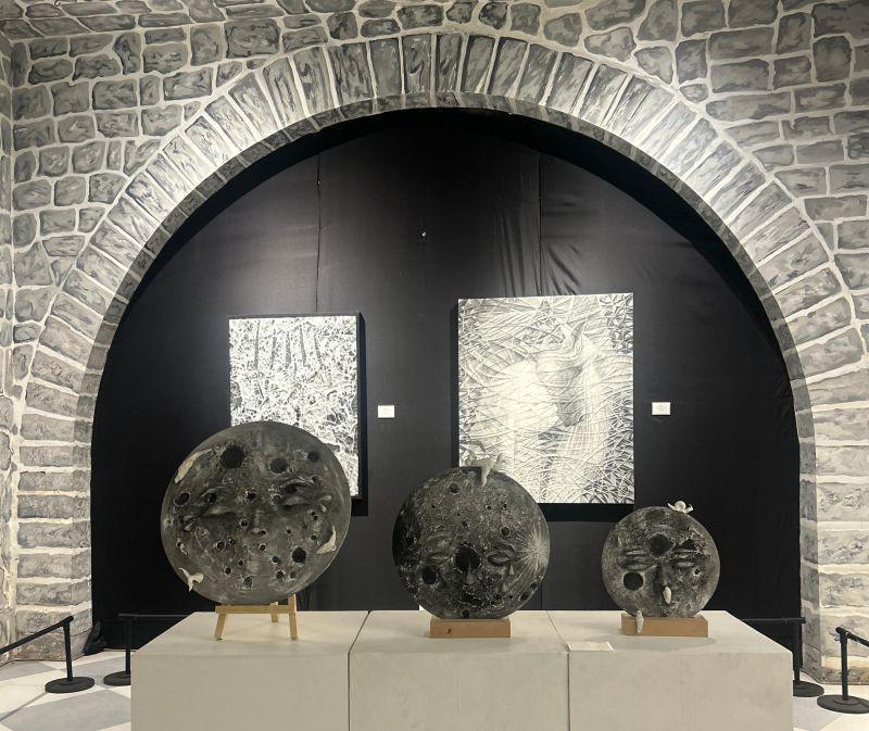 Menyelami Makna Kegelapan Lewat Pameran Luna Negra di Bandung