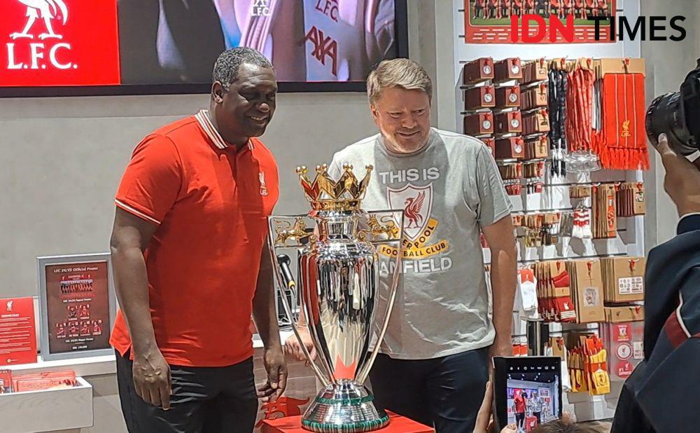 Legenda Liverpool Heskey dan Maskot Mighty Red Sapa Fans di Surabaya