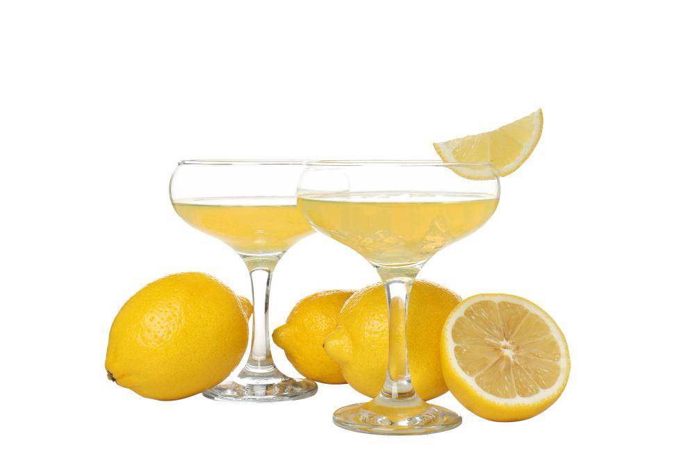 ilustrasi limoncello (freepik.com/atlascompany)