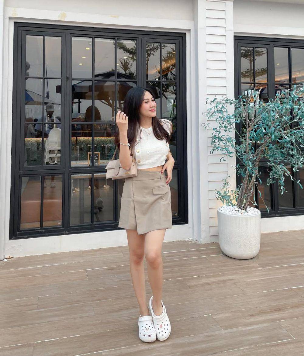 ide outfit liburan ala Shasa Zhania (instagram.com/shazhaniaa)