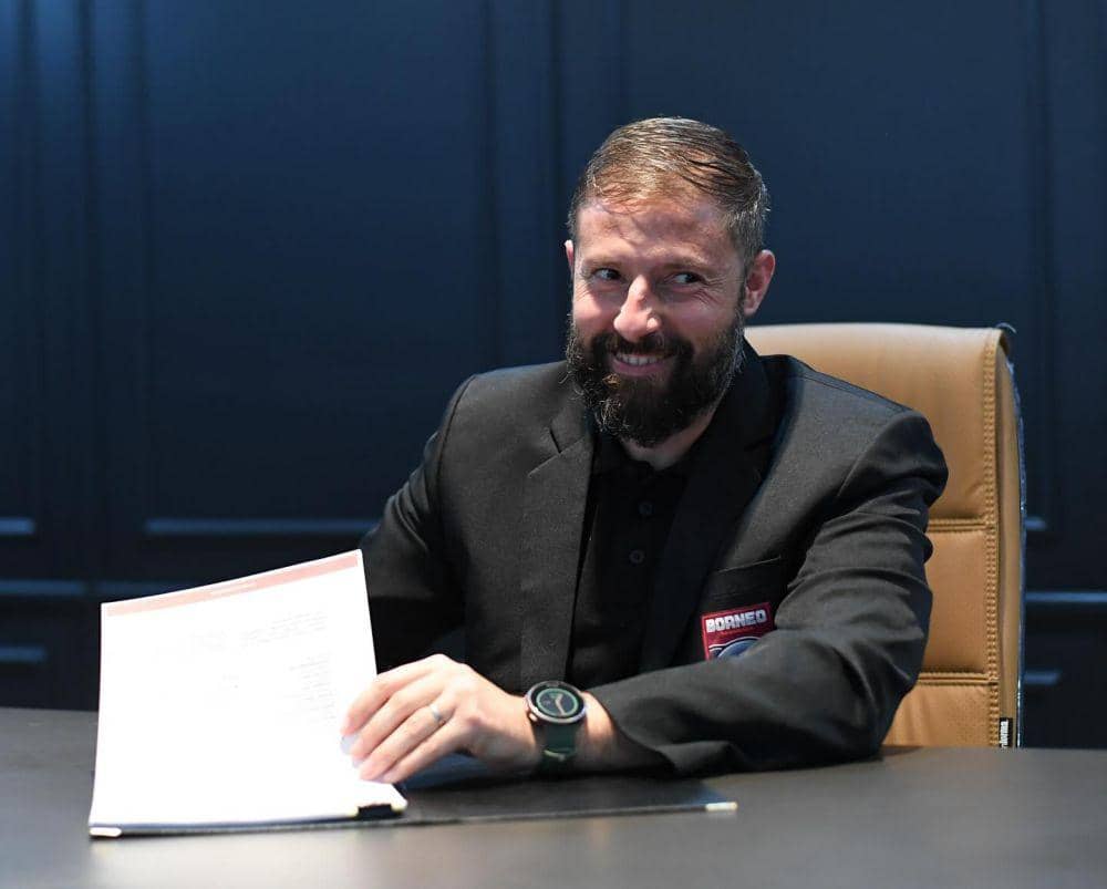 Kemenangan atas Arema FC menjadi debut sempurna bagi Joaquin Gomez, yang baru saja ditunjuk menggantikan Pieter Huistra sebagai pelatih Borneo FC. (Dok. Facebook Borneo FC)