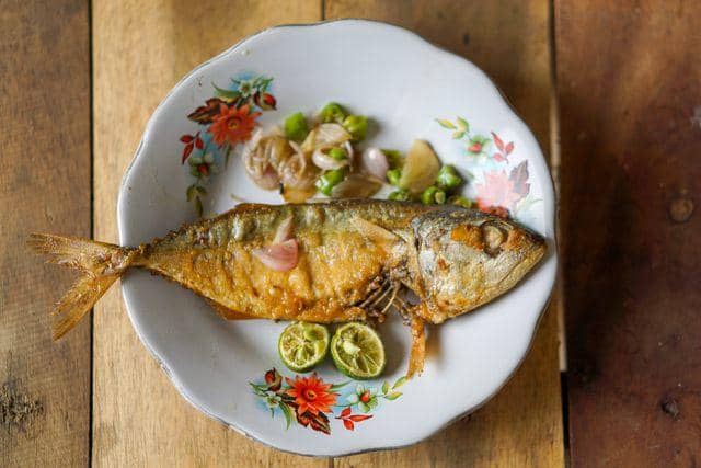 Ikan asin dan sambal.