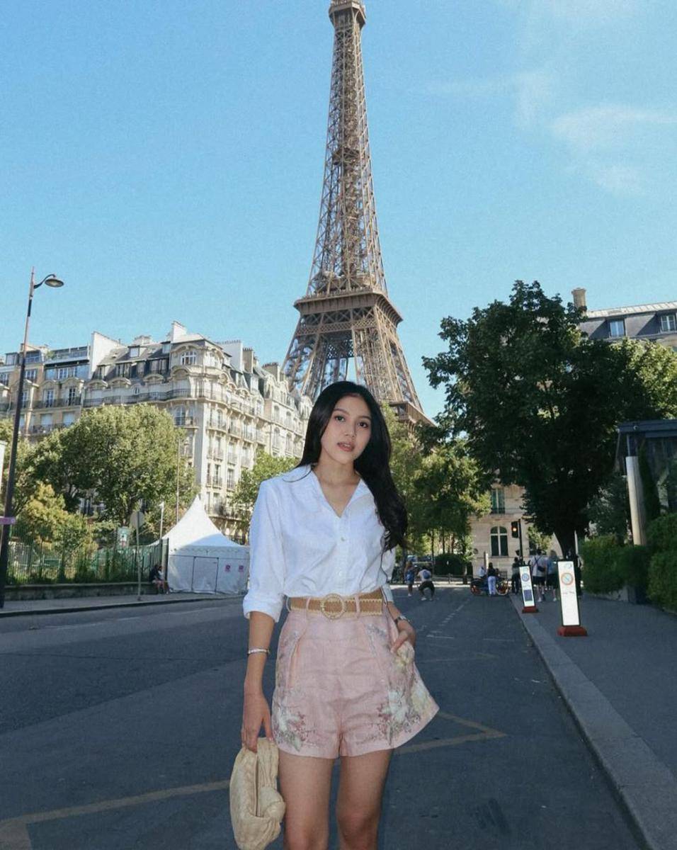 ide outfit liburan ala Shasa Zhania (instagram.com/shazhaniaa)
