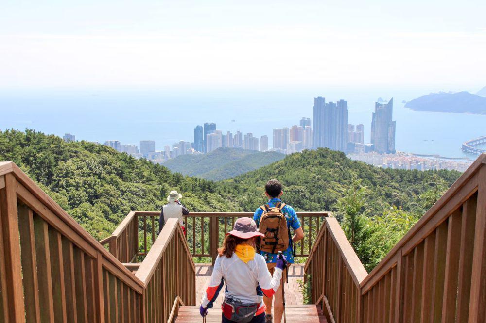 5 Cara Seru Menikmati Busan dengan Trekking, Tertarik Coba?