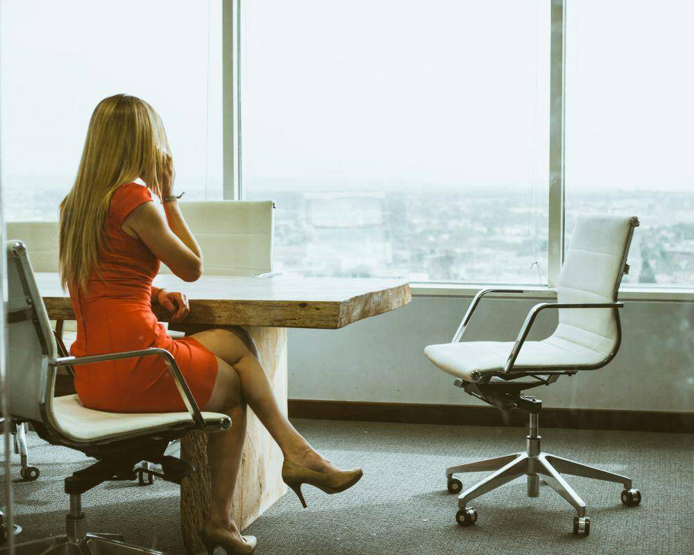 ilustrasi kursi kantor (unsplash.com/Dane Deaner)
