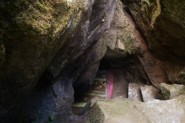 Gua Semar Dieng (https://budaya-indonesia.org)