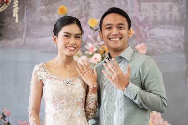 7 Potret Lamaran Adjani, Putri Alya Rohali