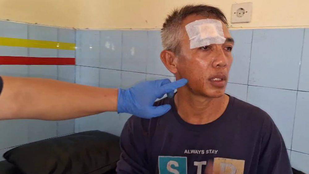Maman Sumantri sopir truk semen saat dirawat di Puskesmas Kartoharjo Magetan. IDN Times/ Riyanto.