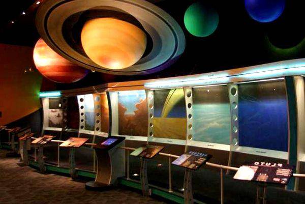 Planetarium Jakarta (https://www.jakartaoldtown.indonesia-tourism.com/jakarta_planetarium.html)