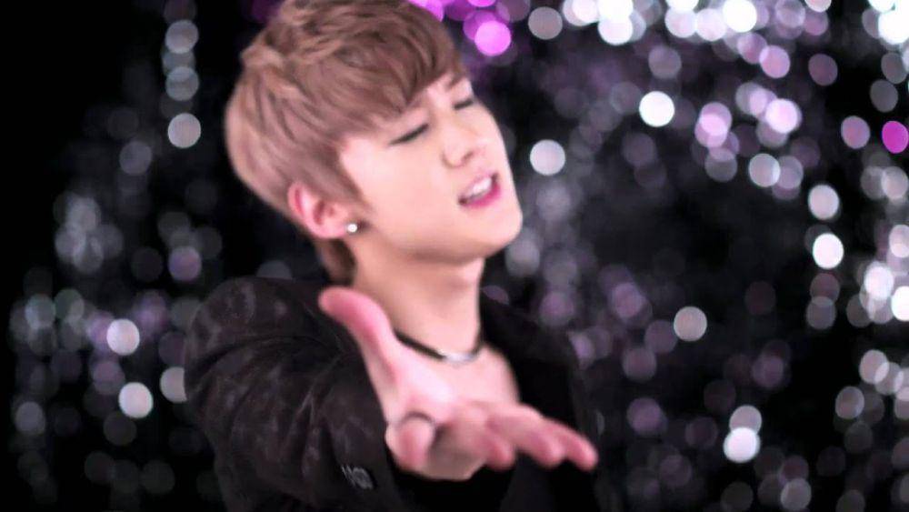 cuplikan MV "No More Perfume on You" (youtube.com/1theK (원더케이))