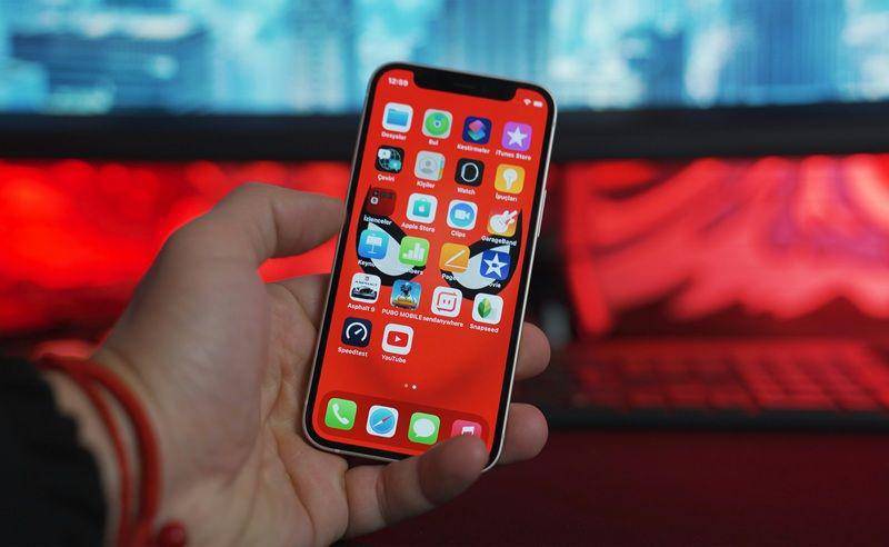 ilustrasi tampilan menu pada iPhone 12 mini (unsplash.com/Onur Binay)
