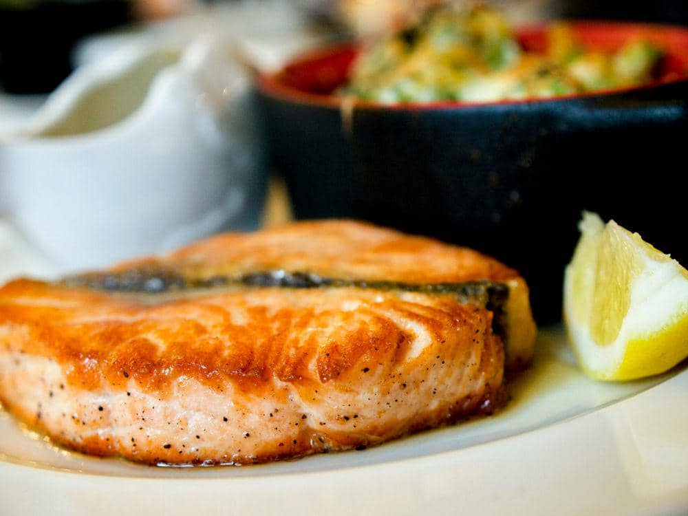 Ilustrasi daging ikan salmon (pexels.com/Krisztina Papp)