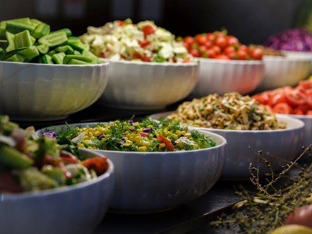 Ilustrasi pilihan salad (Pexels.com/Engin Akyurt)