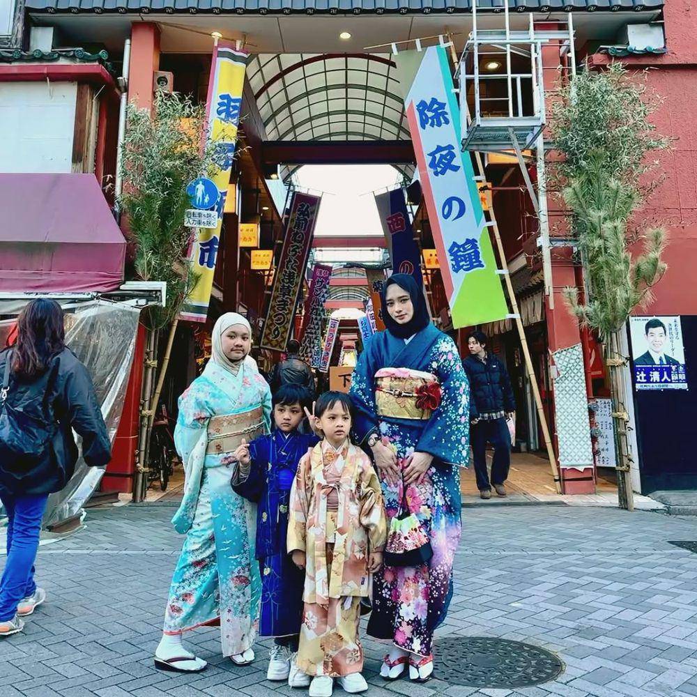 potret Inara Rusli dan buah hati (instagram.com/mommy_starla)