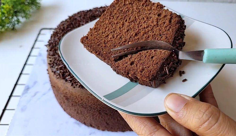 ilustrasi bolu cokelat messes 4 telur (YouTube.com/PAP COOK)