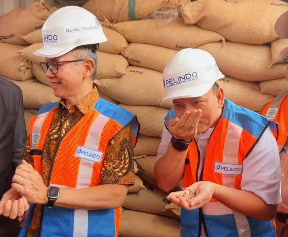Pj Gubernur Sumsel melepas ekspor perdana kopi robusda dan arabica Sumsel ke Pasar Global (Dok: Pemprov Sumsel)