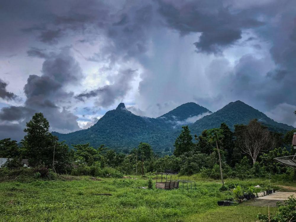 Gunung Jempol: Pesona Alam Unik di Singkawang yang Wajib Kamu Jelajahi
