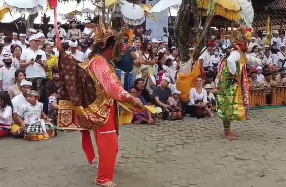 Tari wayang wong di Pura Taman Pule, Desa Mas, Ubud. (YouTube.com/Nyoman Sudana)