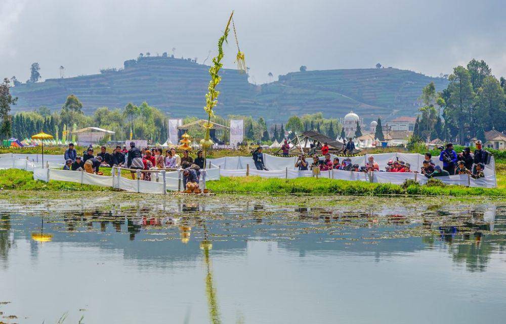 Telaga Balekambang Dieng (https://wisata.banjarnegarakab.go.id)