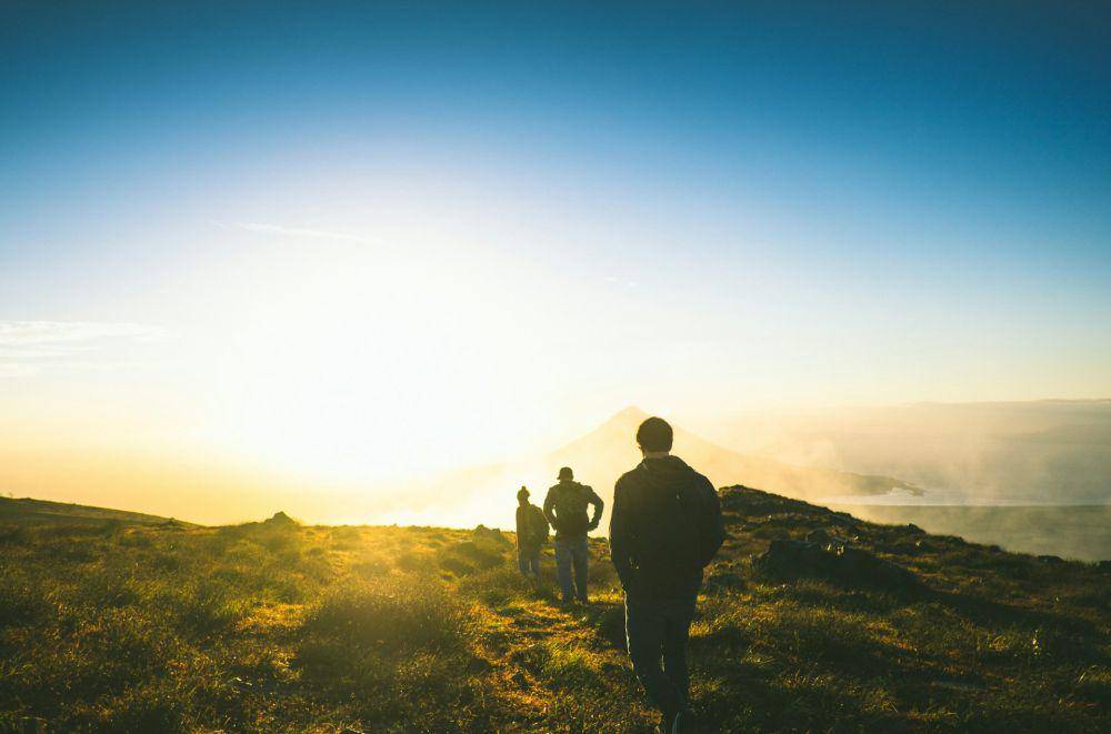 ilustrasi mendaki gunung (unsplash.com/Tim Foster)