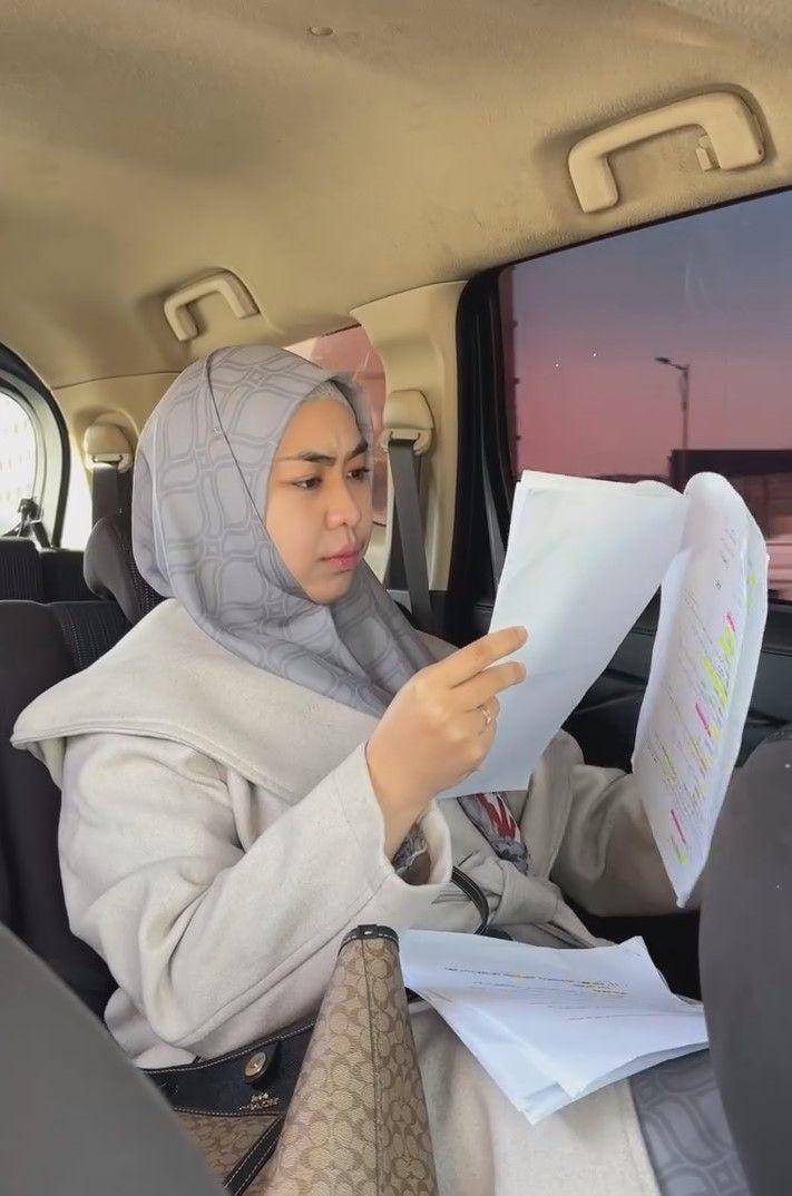 potret Oki Setiana Dewi ujian semester (instagram.com/okisetianadewi)