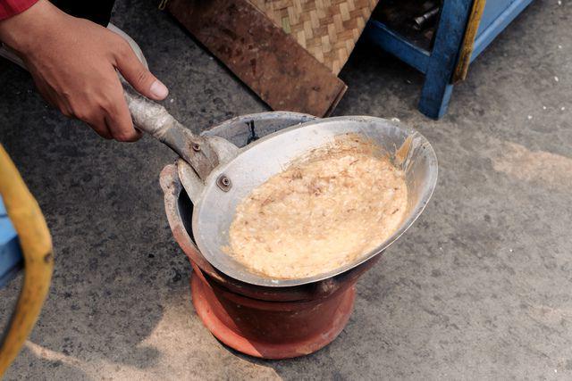 5 Tips Membuat Kerak Telur yang Renyah dan Autentik