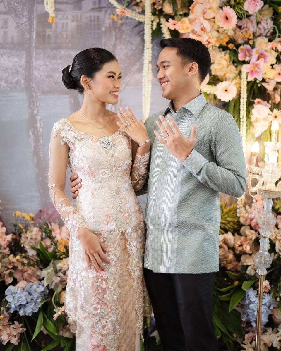 busana dan makeup lamaran Namira Adjani (instagram.com/arohali)