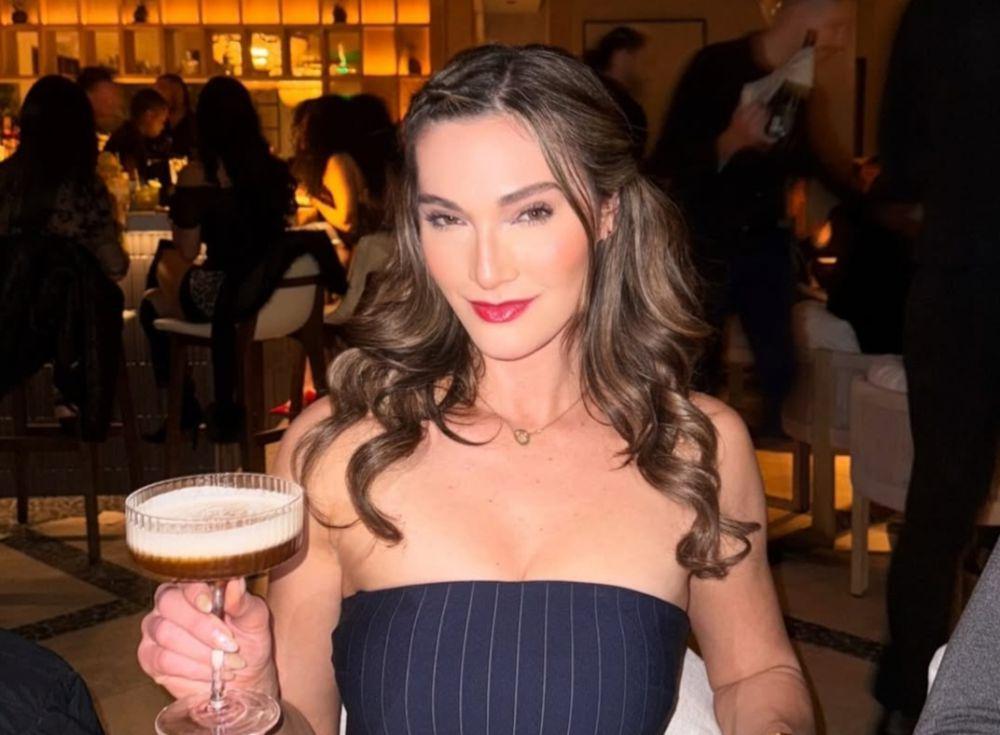 7 Potret Shelbi Byrnes Miss International Kuba 2024, Auranya Memancar!