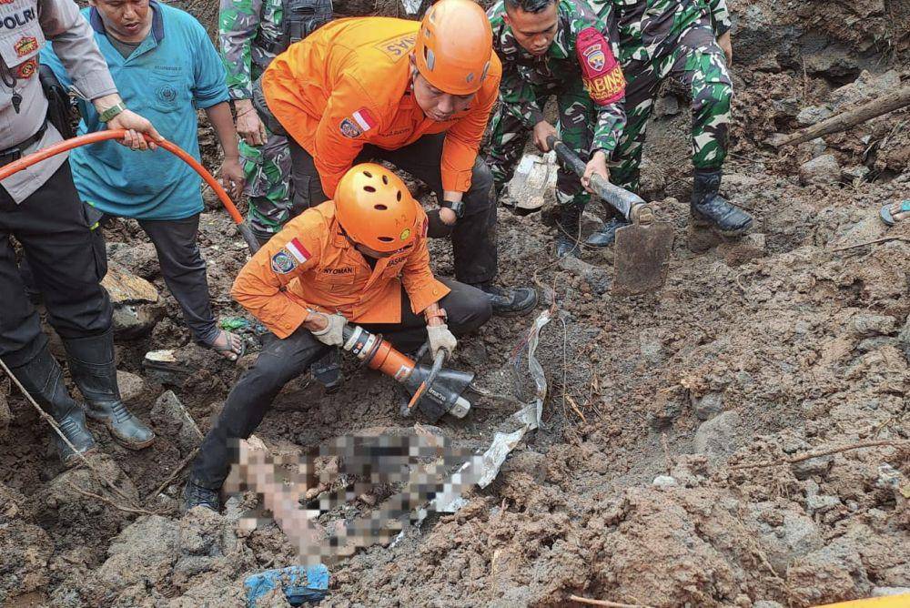 Korban tertimbun longsor ketiga ditemukan (Dok.IDN Times/Basarnas Bali)