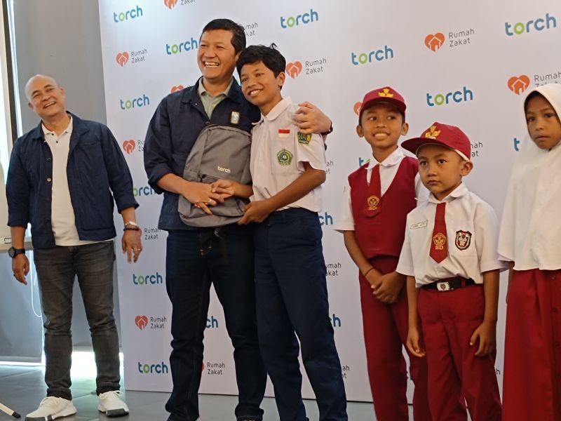 Jenama Lokal Bandung Bagikan 1.000 Tas untuk Siswa di 17 Provinsi