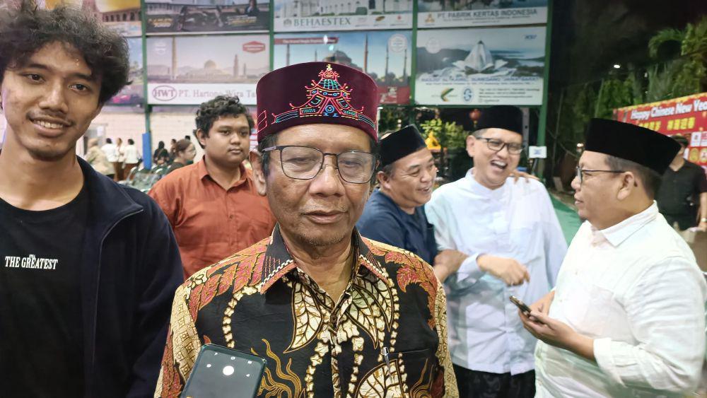 Hasto Tak Ditahan Walau Tersangka, Mahfud MD: Tak Harus