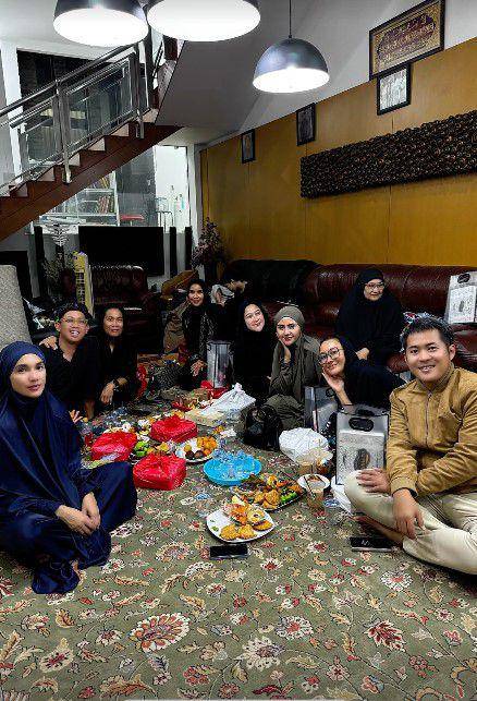tahlilan 40 hari ibunda Ussy (Instagram.com/ussypratama)