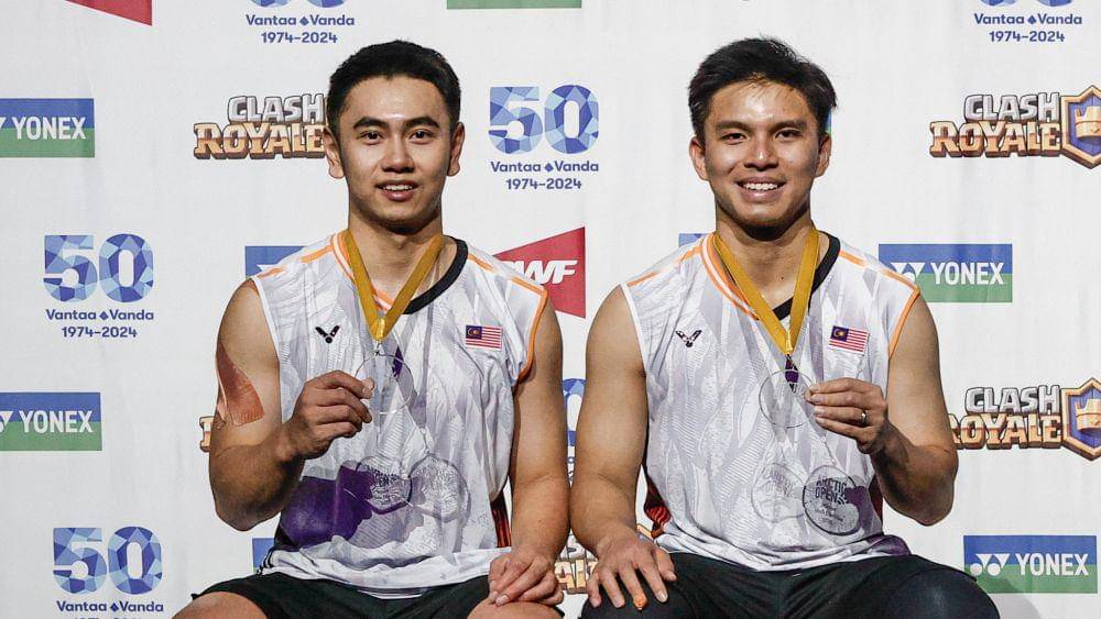 Goh Sze Fei/Nur Izzuddin menjadi juara di Arctic Open 2025 (bwfbadminton.com)