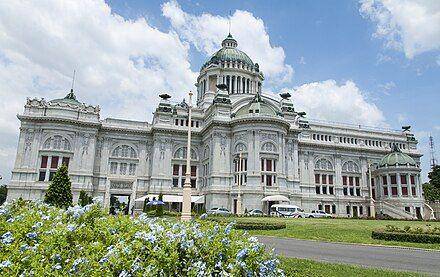 Dusit Palace (https://en.wikipedia.org)