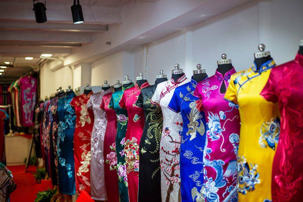 Cheongsam (unsplash.com/Eirc Shi)