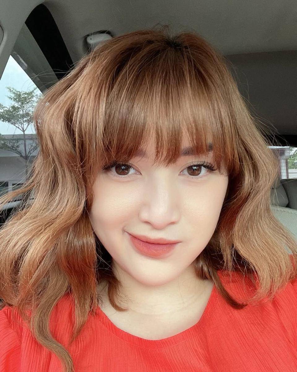 potret ide gaya rambut sebahu ala Rosiana Dewi (instagram.com/rsn.dw)