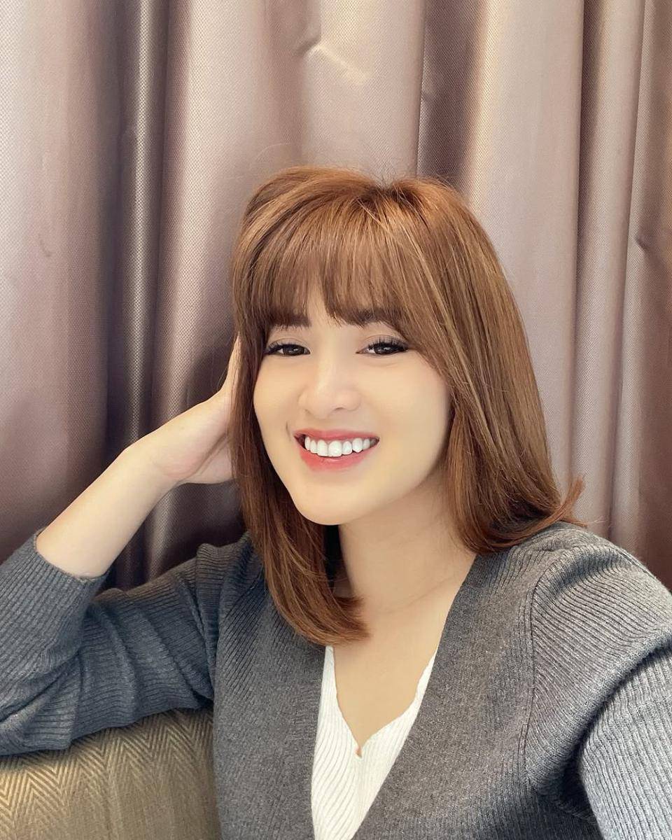 potret ide gaya rambut sebahu ala Rosiana Dewi (instagram.com/rsn.dw)