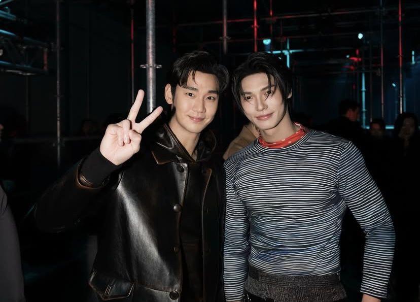 8 Potret Win Metawin Hadiri Event Prada FW 2025, Ketemu Kim Soo Hyun