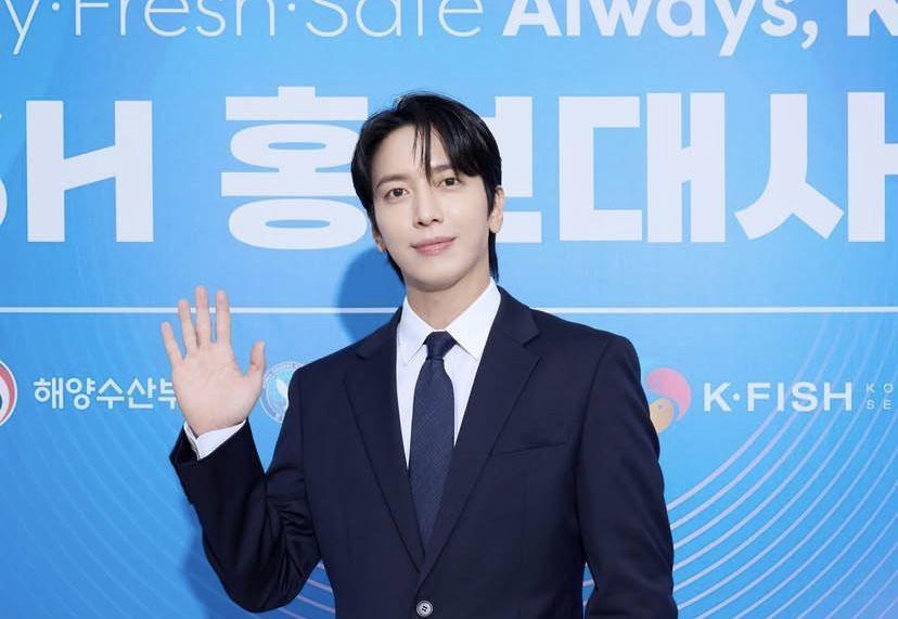 Jung Yonghwa CNBLUE Jalani Operasi Lutut, Agensi Batasi Aktivitasnya