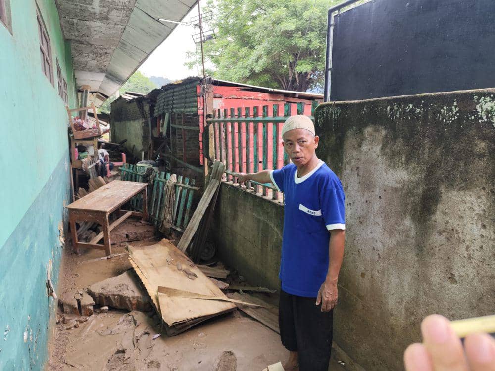 Tembok sekolah yang roboh di SDN 01 Way Lunik Panjang. (IDN Times/Muhaimin)