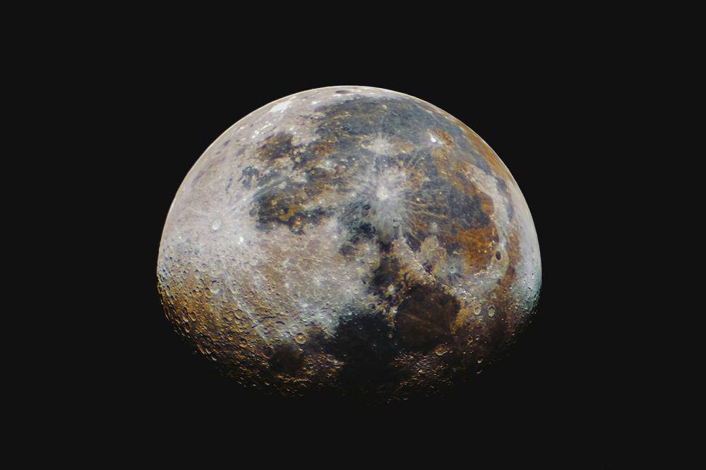 ilustrasi keseluruhan penampakan Bulan (unsplash.com/Andrew Russian)