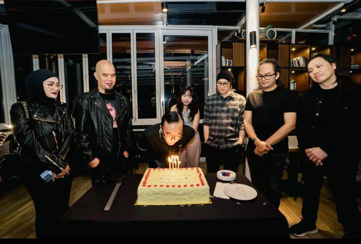 8 Momen Ari Lasso Rayakan Ulang Tahun ke-52 Bareng Keluarga Dewa
