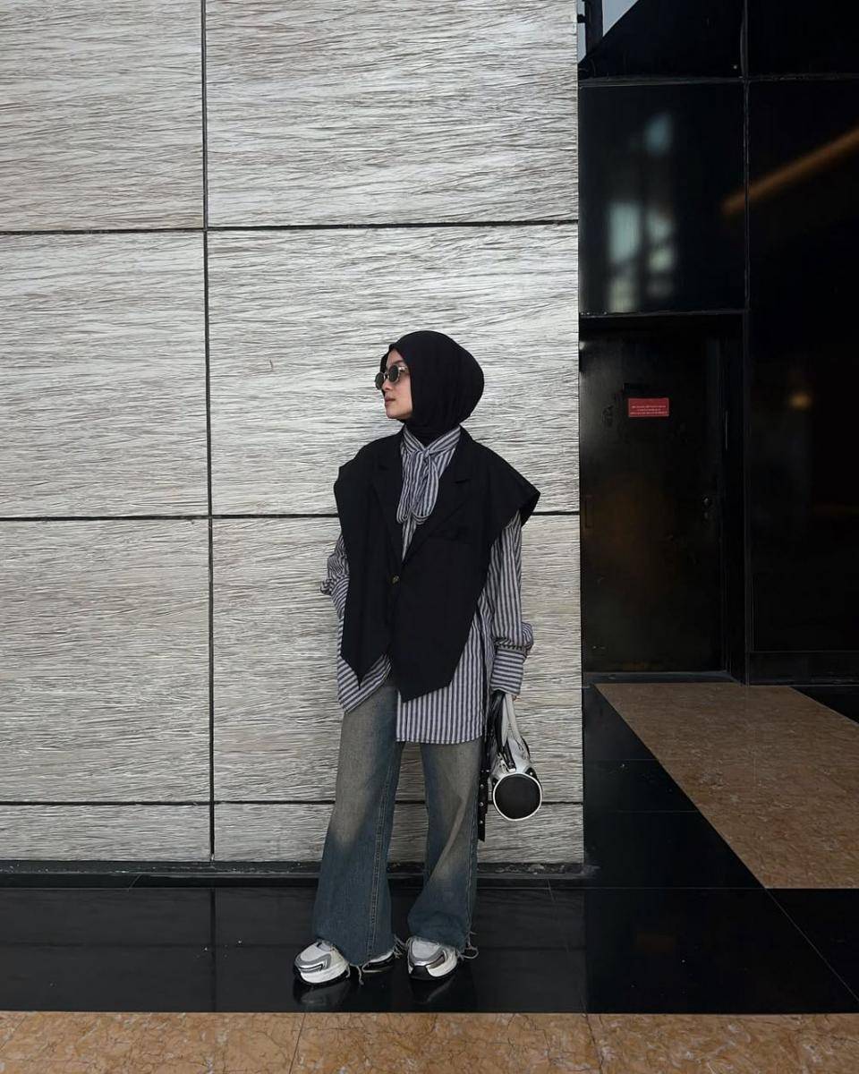 Ide Edgy Look Outfit Hijab ala Deana Hanifa (instagram.com/deanahanifaaa)