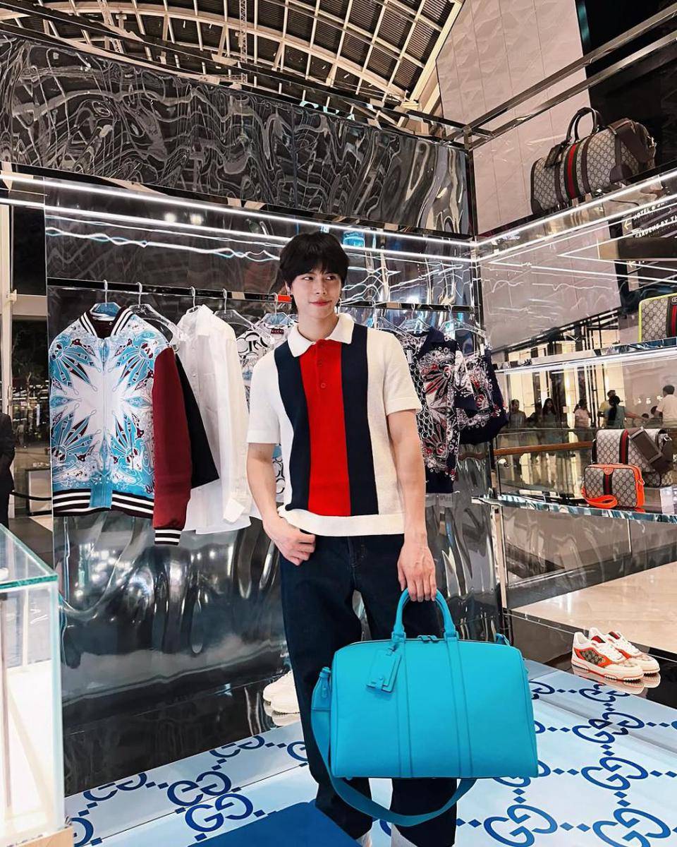 outfit nuansa putih ala Glenn Yong (instagram.com/glennyqh)