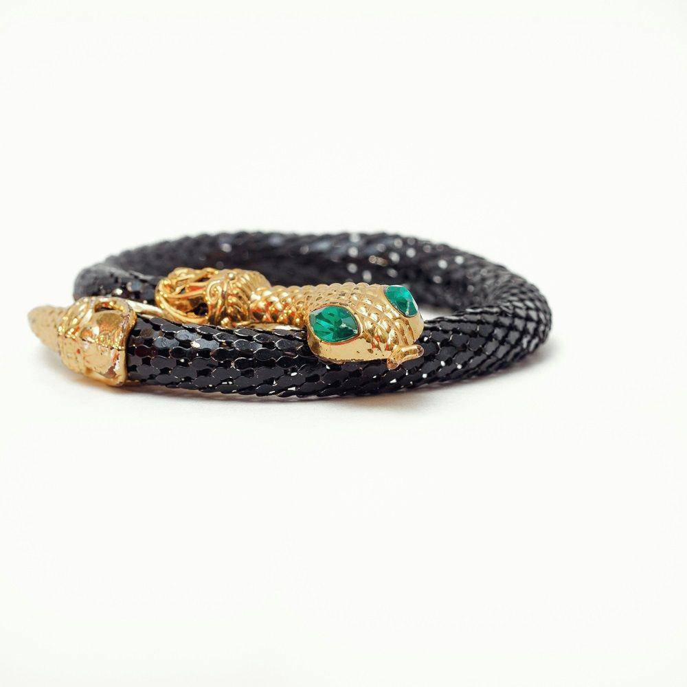 Gelang bentuk ular (unsplash.com/Олег Мороз)