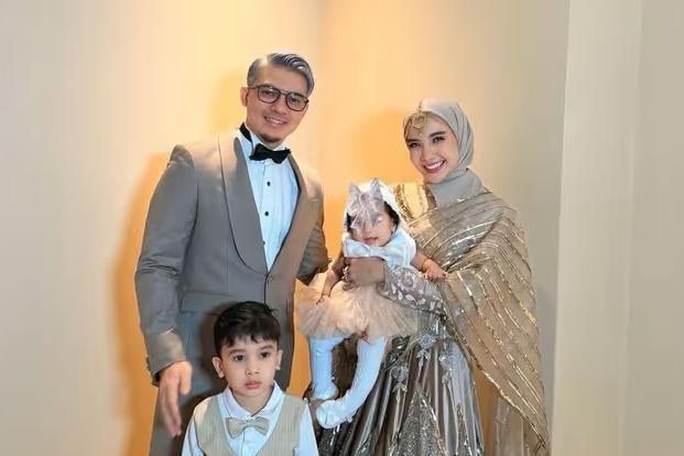 Potret Keluarga Zaskia Sungkar Kondangan ala India Bareng Baby Humaira
