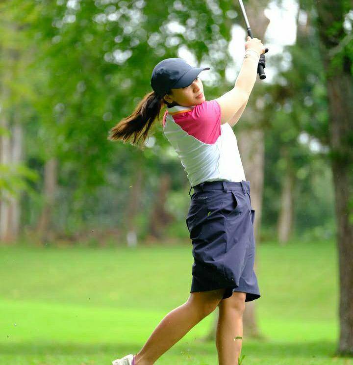 potret Amel Carla main golf di Bontang (instagram.com/amelcarla)