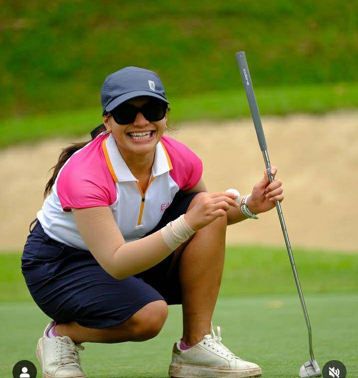 potret Amel Carla main golf di Bontang (instagram.com/amelcarla)