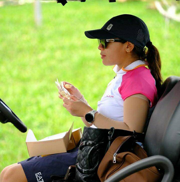 potret Amel Carla main golf di Bontang (instagram.com/amelcarla)